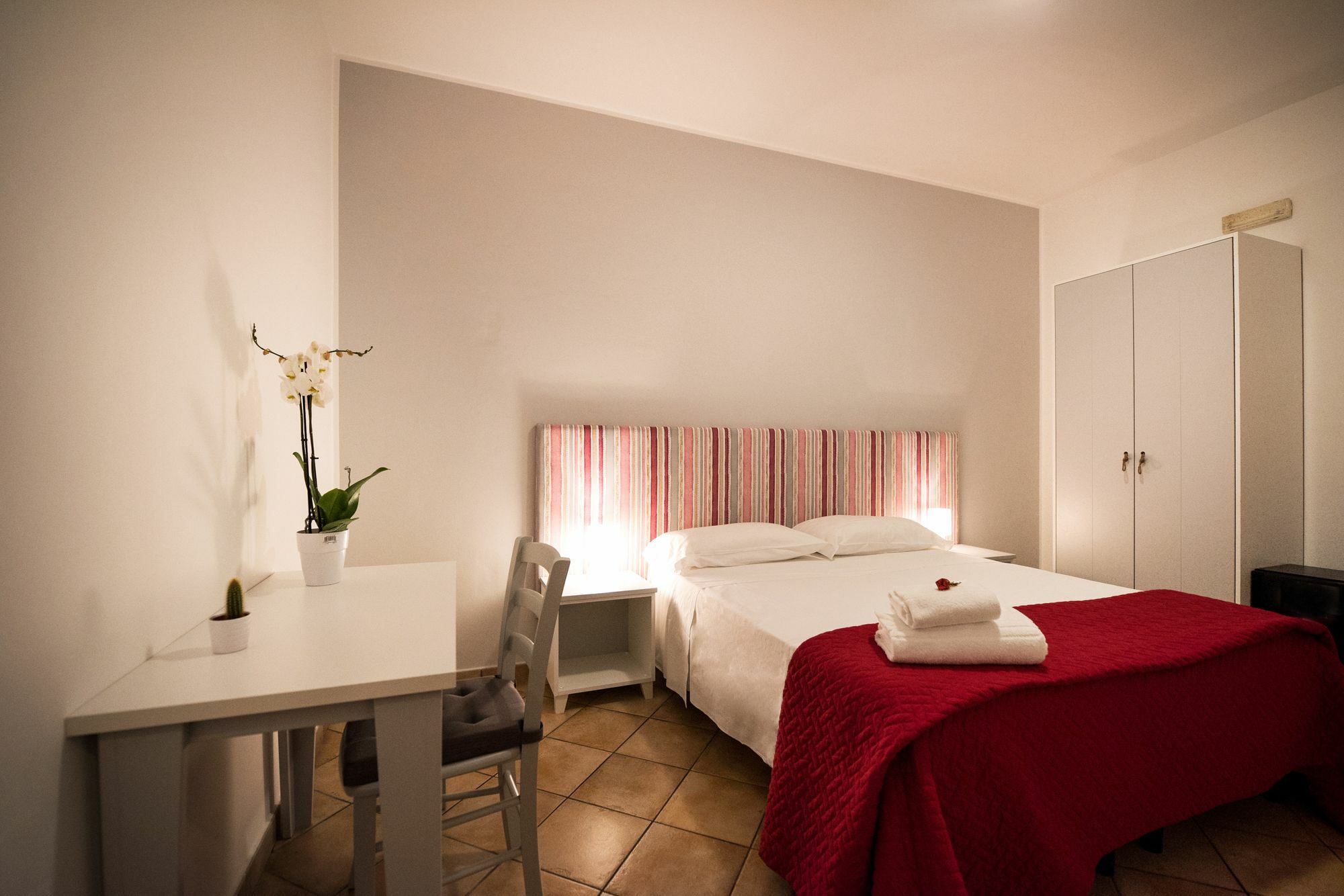 Cabrera House Bed and Breakfast Pozzallo Exteriör bild
